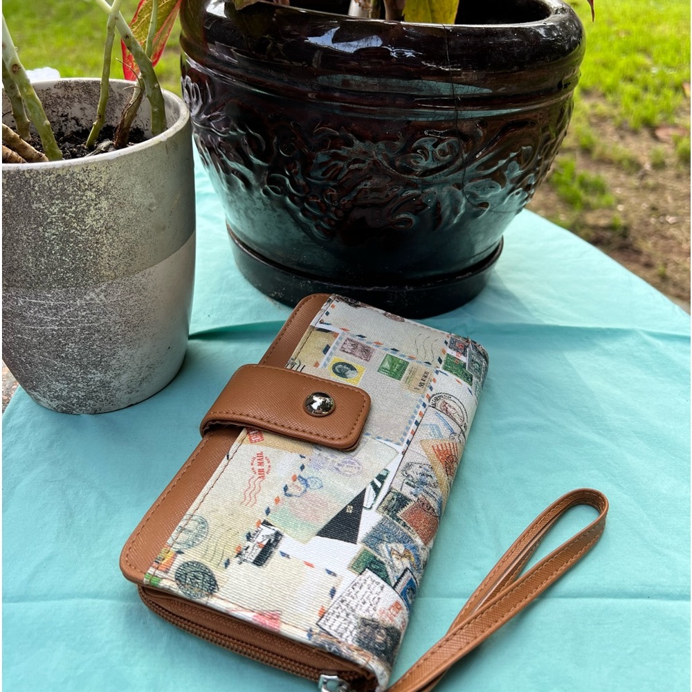 Wallet/wristlet - Picture 6 of 7